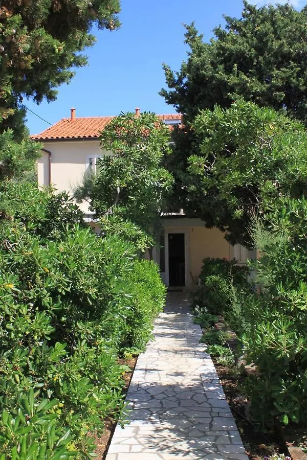 Apartment Nerezine 2518C
