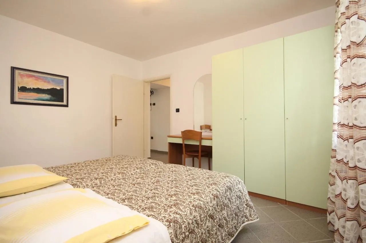 Apartment Nerezine 2518C