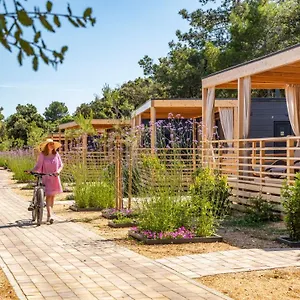 4* Parco vacanze Mobile Homes Lopari