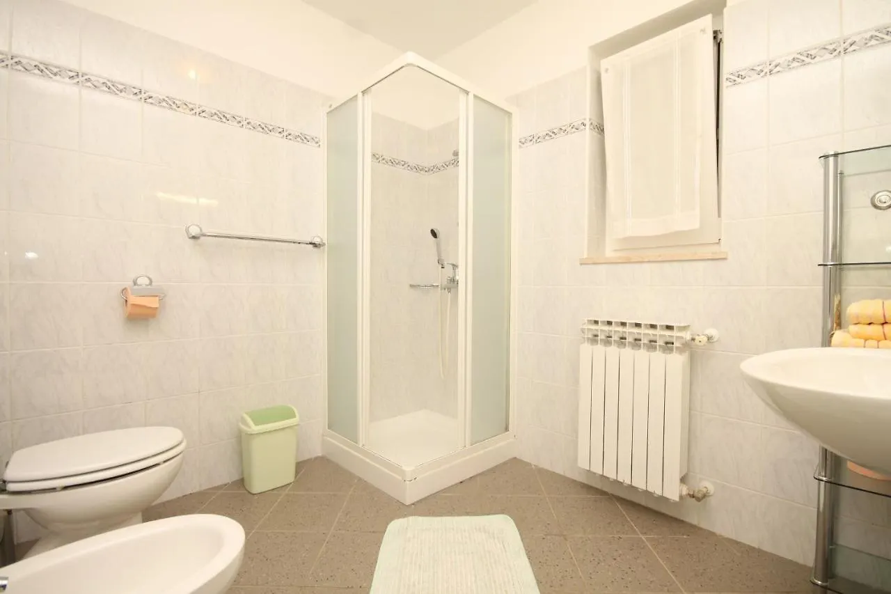 Apartment Nerezine 2518C