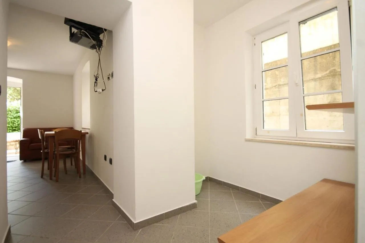 Apartment Nerezine 2518C